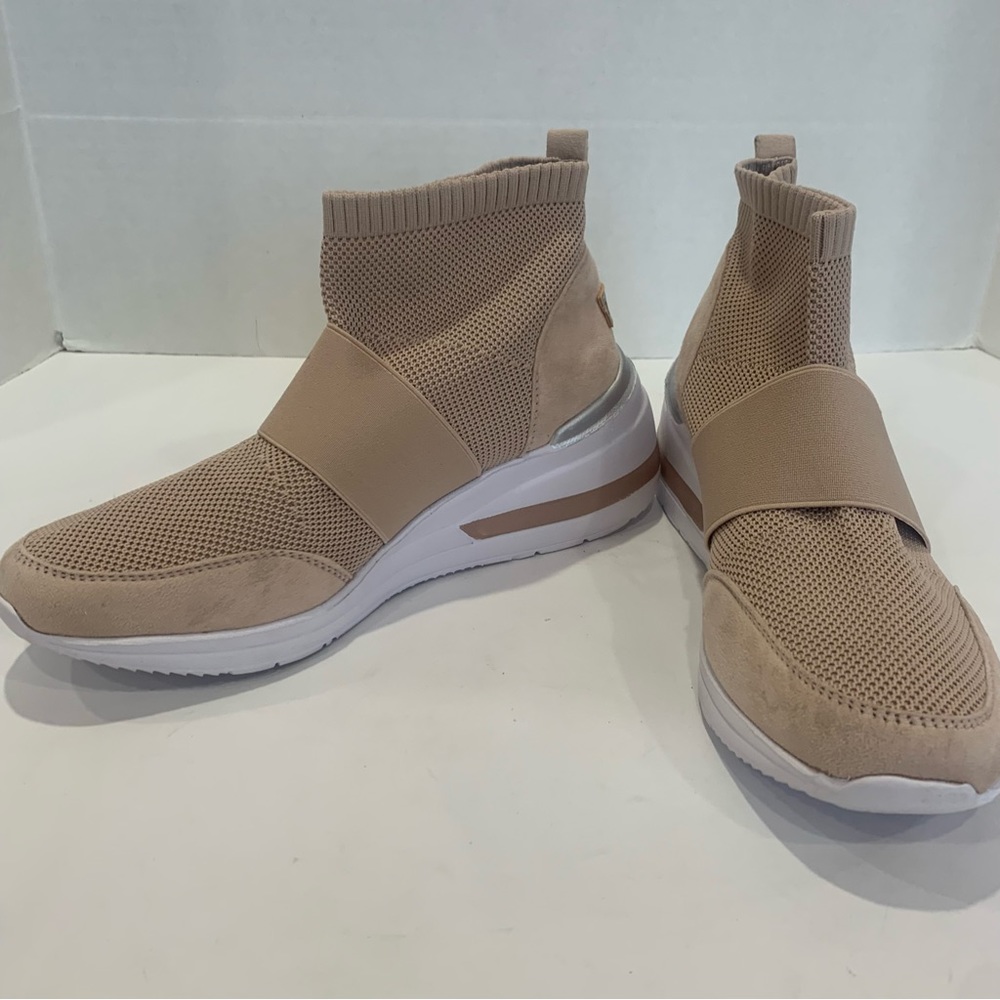 Mudd brand size 11 light pink beige platform cloth top shoes suede accent